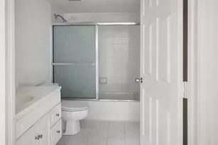 8185 NW 7th St, Miami, FL 33126 - Photo 5