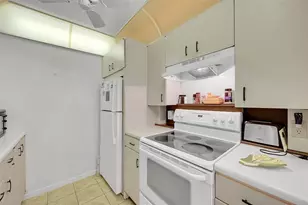 2801 Victoria Way, Coconut Creek, FL 33066 - Photo 3