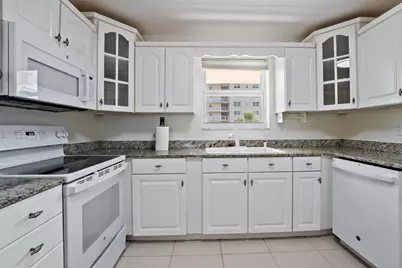 1051 Hillsboro Mile #305E, Pompano Beach, FL 33062 - Photo 11