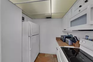 1010 S Ocean Blvd, Pompano Beach, FL 33062 - Photo 25