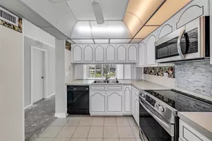 800 SE 4th St, Fort Lauderdale, FL 33301 - Photo 9