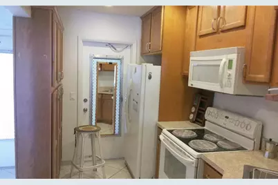 465 Paradise Isle Boulevard #307, Hallandale Beach, FL 33009 - Photo 7