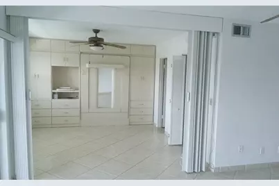 465 Paradise Isle Boulevard #307, Hallandale Beach, FL 33009 - Photo 5