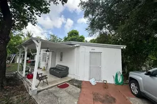 2441 NW 104th St, Miami, FL 33147 - Photo 5