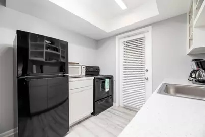 820 NE 21st Drive, Wilton Manors, FL  - Photo 21