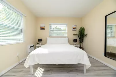 820 NE 21st Drive, Wilton Manors, FL  - Photo 43