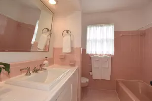 1911 NE 41st St, Oakland Park, FL 33308 - Photo 37