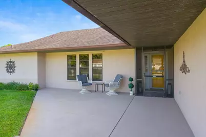 886 S E O'Donnell Lane, Port Saint Lucie, FL 34983 - Photo 5