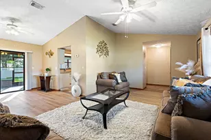 886 S E O'Donnell Ln, Port Saint Lucie, FL 34983 - Photo 9