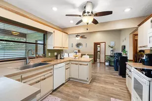 886 S E O'Donnell Ln, Port Saint Lucie, FL 34983 - Photo 21