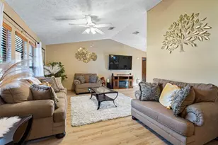 886 S E O'Donnell Ln, Port Saint Lucie, FL 34983 - Photo 7