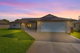 886 S E O'Donnell Ln, Port Saint Lucie, FL 34983 - Photo 1