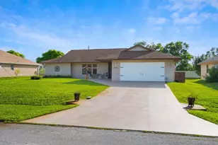 886 S E O'Donnell Ln, Port Saint Lucie, FL 34983 - Photo 3