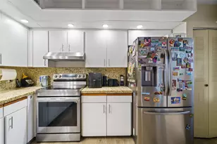 800 SW 125th Way, Pembroke Pines, FL 33027 - Photo 17