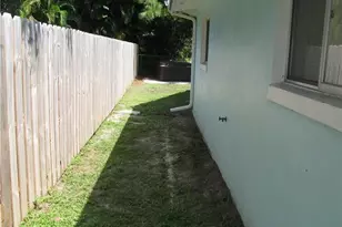 3700 Bay St, Micco, FL 32976 - Photo 33