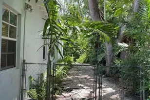 6625 Nervia St, Miami, FL 33146 - Photo 27