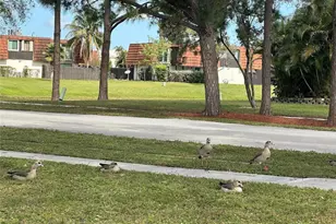 2095 White Pine Cir, Greenacres, FL 33415 - Photo 15