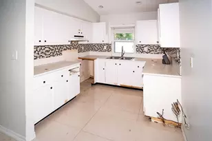 5449 NW 56th Ct, Tamarac, FL 33319 - Photo 5