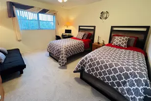 800 NE 195th St, Miami, FL 33179 - Photo 49