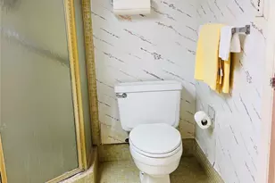 800 NE 195th St, Miami, FL 33179 - Photo 39