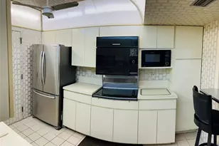 800 NE 195th St, Miami, FL 33179 - Photo 23