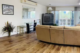 800 NE 195th St, Miami, FL 33179 - Photo 15