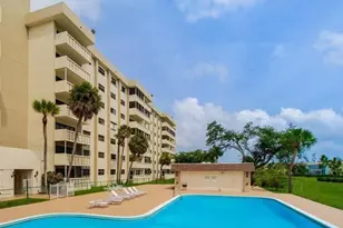 800 NE 195th St, Miami, FL 33179 - Photo 59