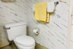 800 NE 195th St, Miami, FL 33179 - Photo 43