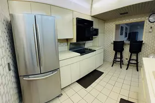 800 NE 195th St, Miami, FL 33179 - Photo 25