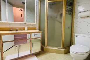 800 NE 195th St, Miami, FL 33179 - Photo 37