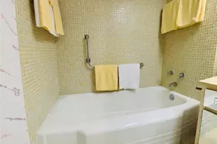 800 NE 195th St, Miami, FL 33179 - Photo 41