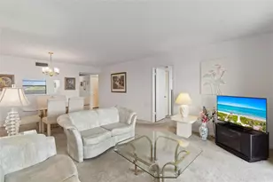 900 Colony Point Cir, Pembroke Pines, FL 33026 - Photo 7