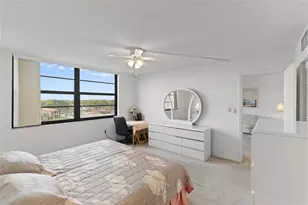 900 Colony Point Cir, Pembroke Pines, FL 33026 - Photo 17