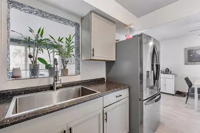 8103 NW 58th Place, Tamarac, FL 33321 - Photo 9