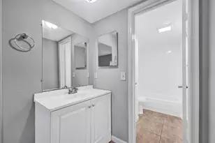 555 SE 8th St, Deerfield Beach, FL 33441 - Photo 11