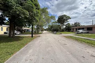 1571 NE 28th Ct, Pompano Beach, FL 33064 - Photo 3