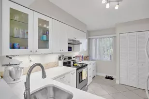 2208 S Cypress Bend Dr, Pompano Beach, FL 33069 - Photo 3