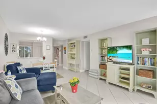 2208 S Cypress Bend Dr, Pompano Beach, FL 33069 - Photo 7