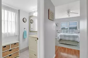 2208 S Cypress Bend Dr, Pompano Beach, FL 33069 - Photo 19