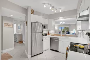 2208 S Cypress Bend Dr, Pompano Beach, FL 33069 - Photo 3