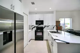 378 NE 47th Pl, Deerfield Beach, FL 33064 - Photo 5