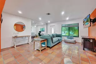 60 SE 10th St, Pompano Beach, FL 33060 - Photo 5