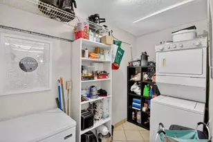 2236 Nova Village Dr, Davie, FL 33317 - Photo 7