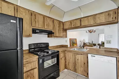 10434 Sunrise Lakes Boulevard #202, Sunrise, FL 33322 - Photo 5