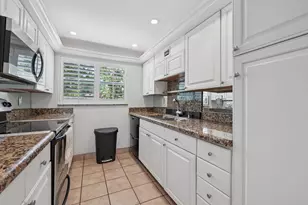 1709 NE 28th Dr, Wilton Manors, FL 33334 - Photo 11