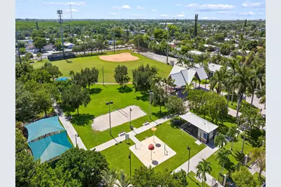 812 NW 26th Street, Wilton Manors, FL 33311 - Photo 27