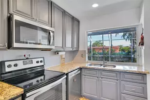 1736 NW 38th St, Oakland Park, FL 33309 - Photo 29