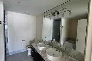 253 NE 2nd St, Miami, FL 33132 - Photo 3