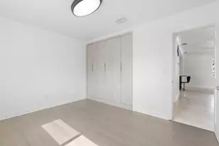 1498 NE 39th St, Oakland Park, FL 33334 - Photo 21