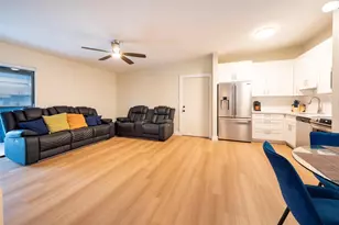 7827 Ashmont Cir, Tamarac, FL 33321 - Photo 5